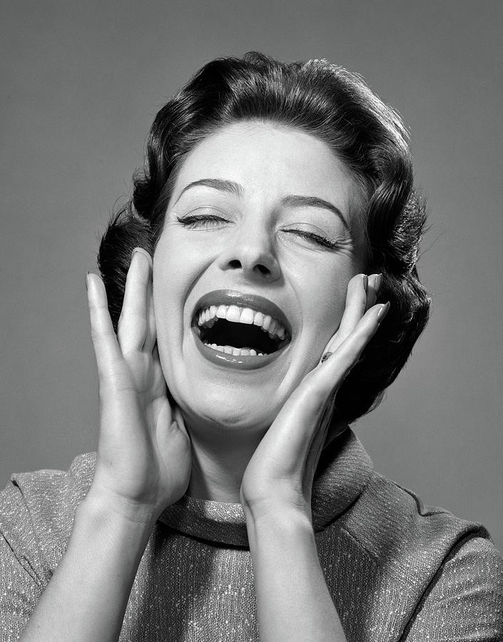 1950s-1960s-happy-brunette-woman-vintage-images